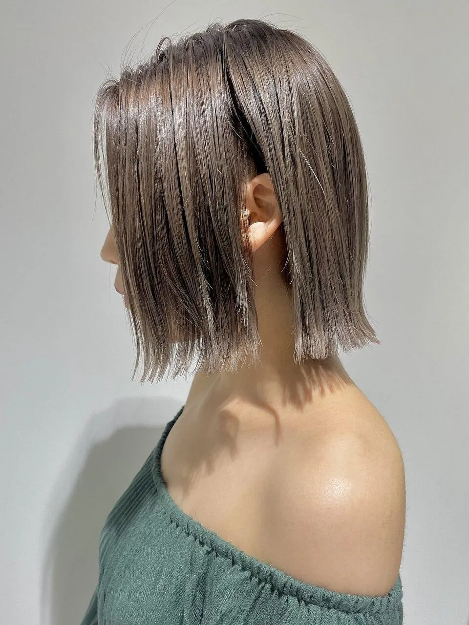 ラベンダーグレージュ切りっぱなしボブ外ハネボブ韓国