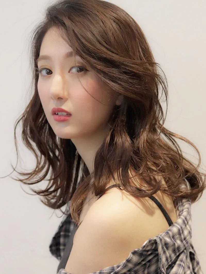 大人可愛い鎖骨ミディアム20代30代40代センターパート